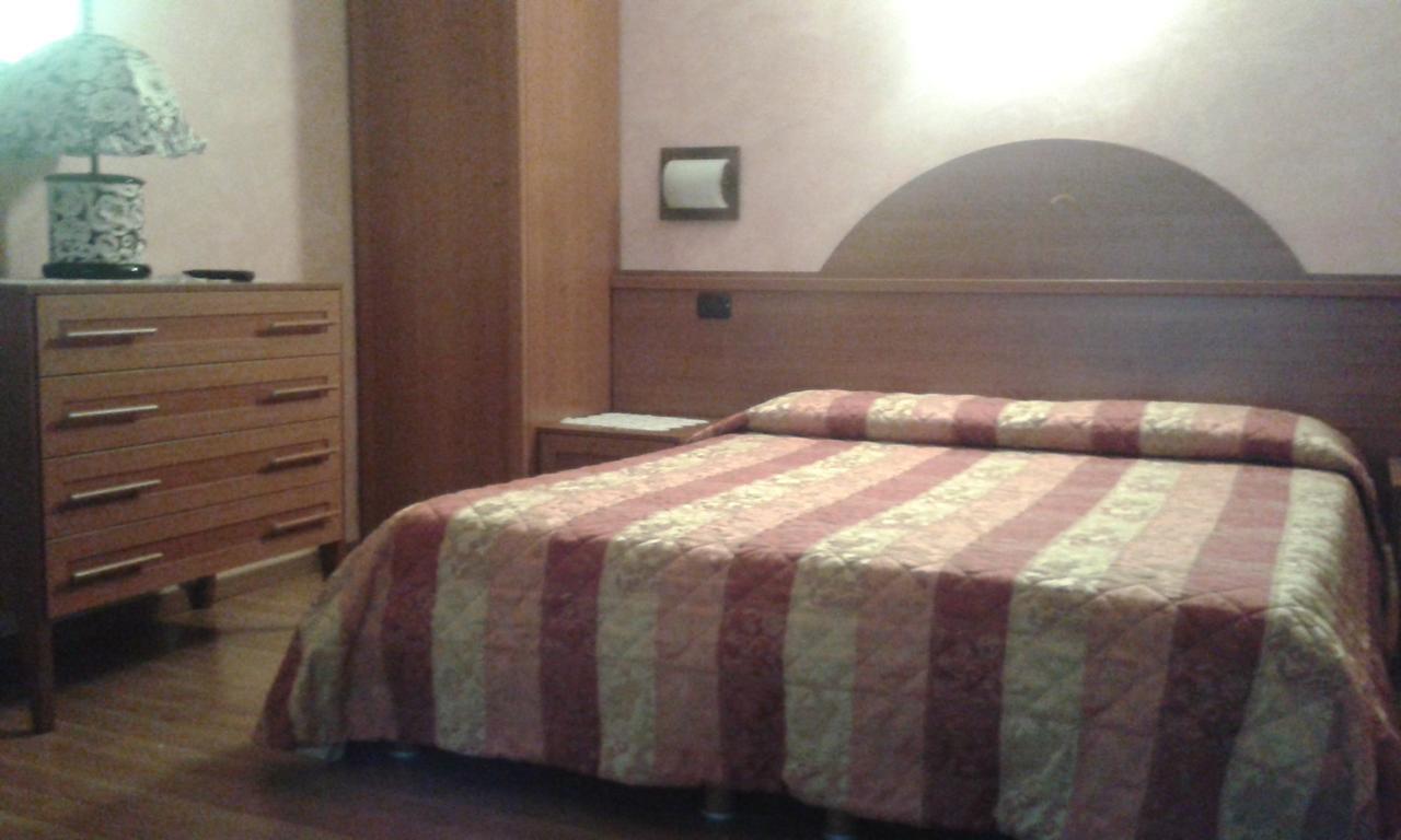 Hotel Cristallo Cerreto Laghi Ruang foto