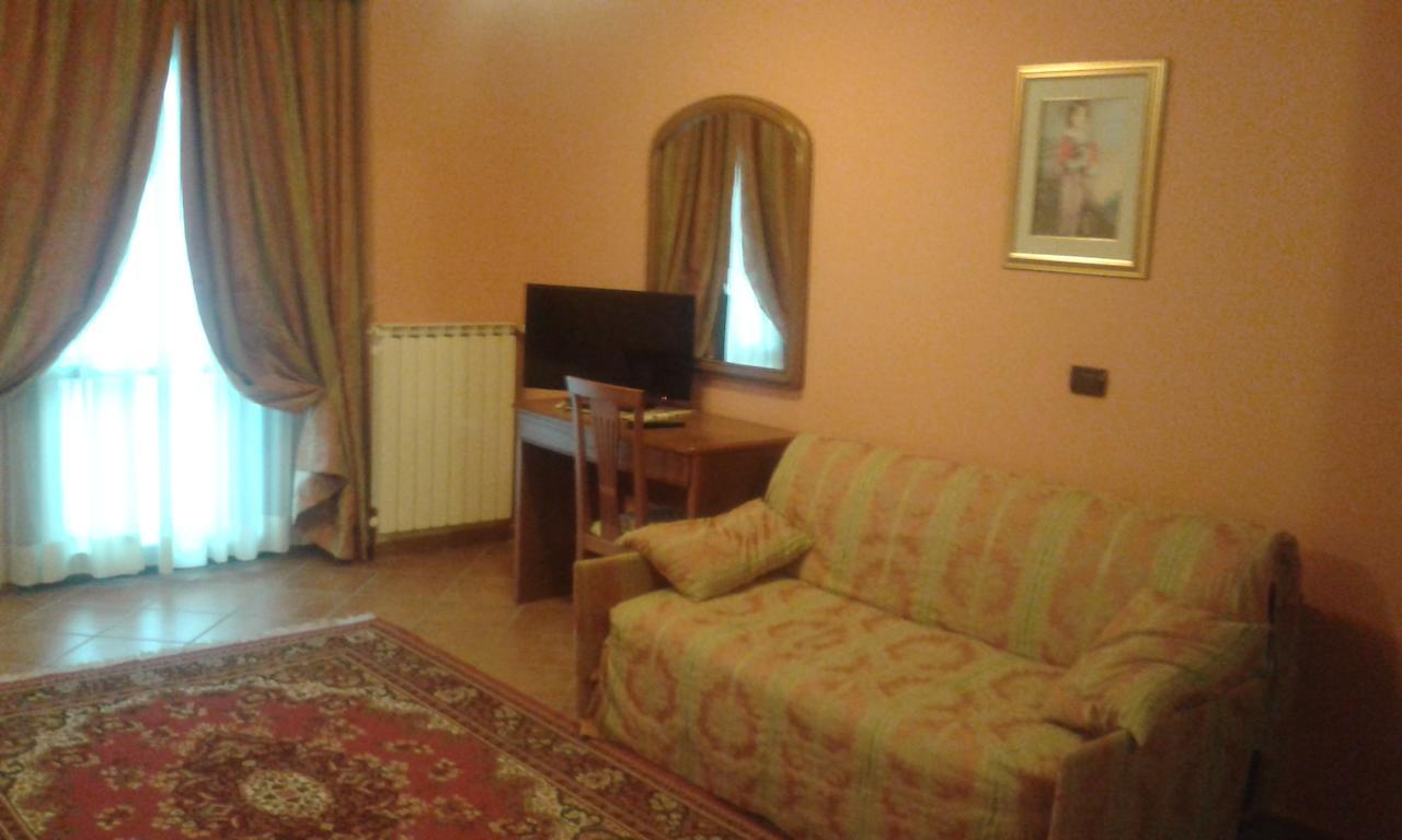 Hotel Cristallo Cerreto Laghi Bagian luar foto