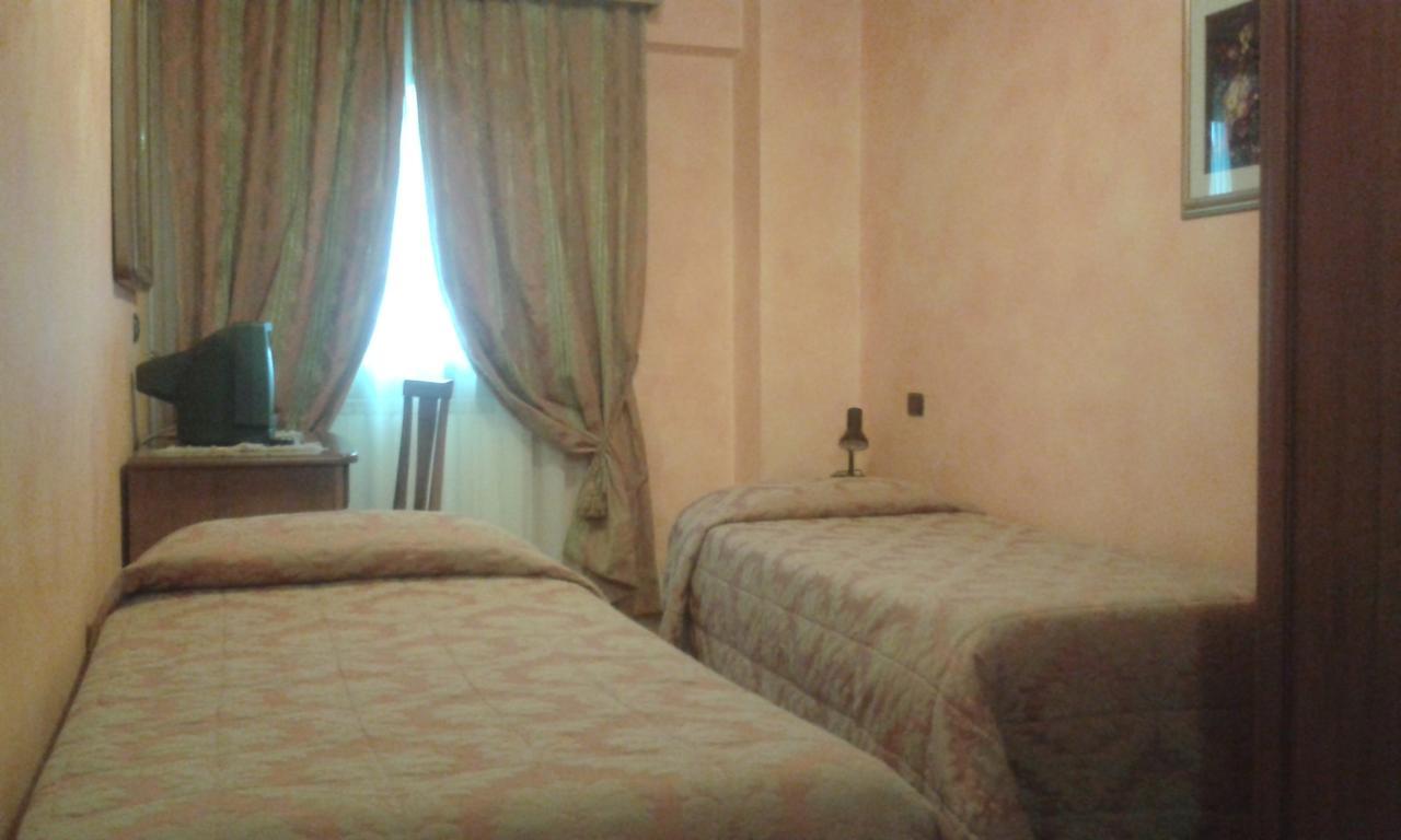 Hotel Cristallo Cerreto Laghi Bagian luar foto