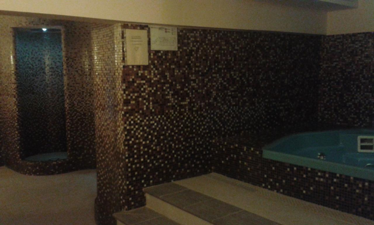 Hotel Cristallo Cerreto Laghi Bagian luar foto