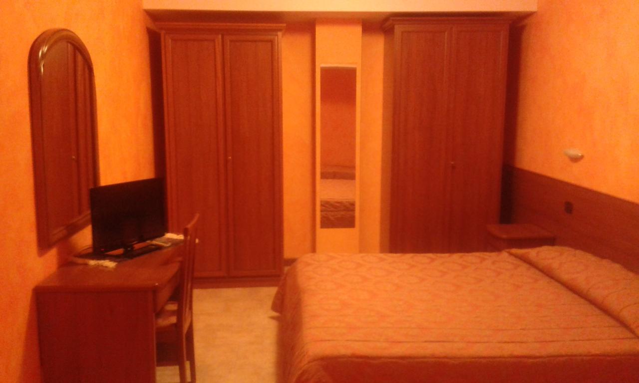 Hotel Cristallo Cerreto Laghi Ruang foto