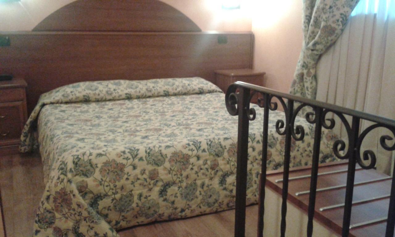 Hotel Cristallo Cerreto Laghi Ruang foto