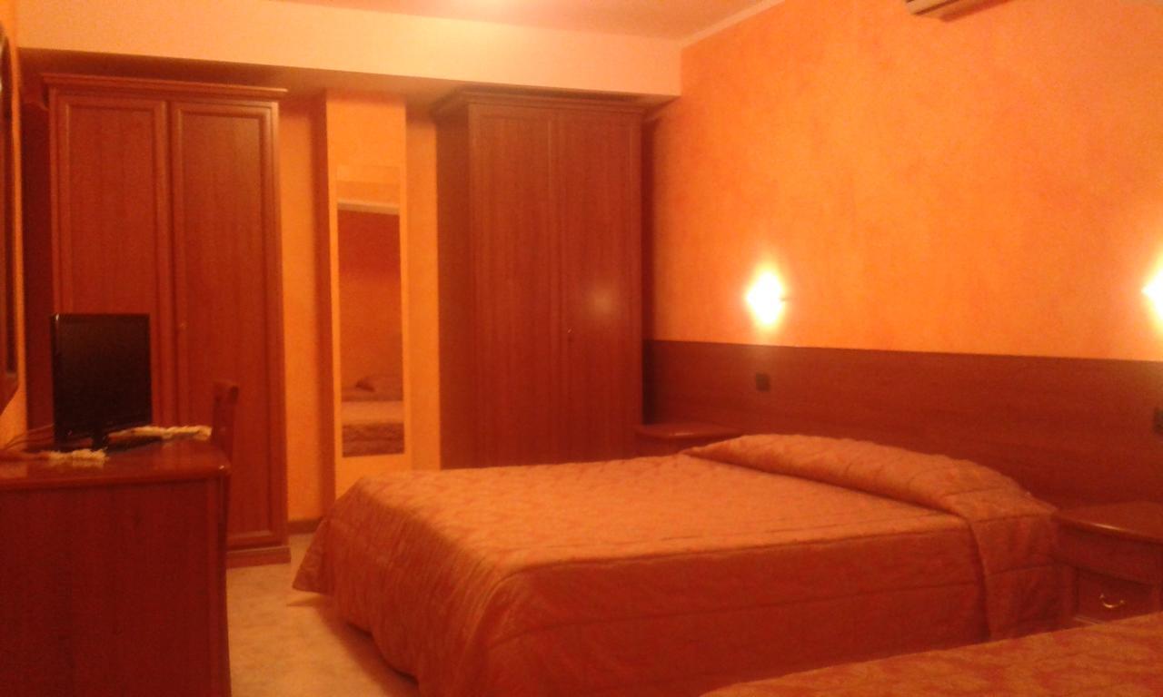 Hotel Cristallo Cerreto Laghi Bagian luar foto
