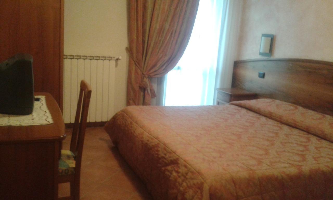 Hotel Cristallo Cerreto Laghi Ruang foto